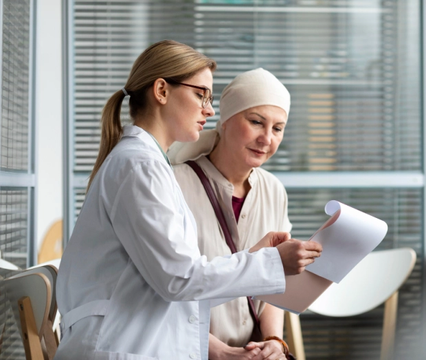 фото врача-онколога на выезде